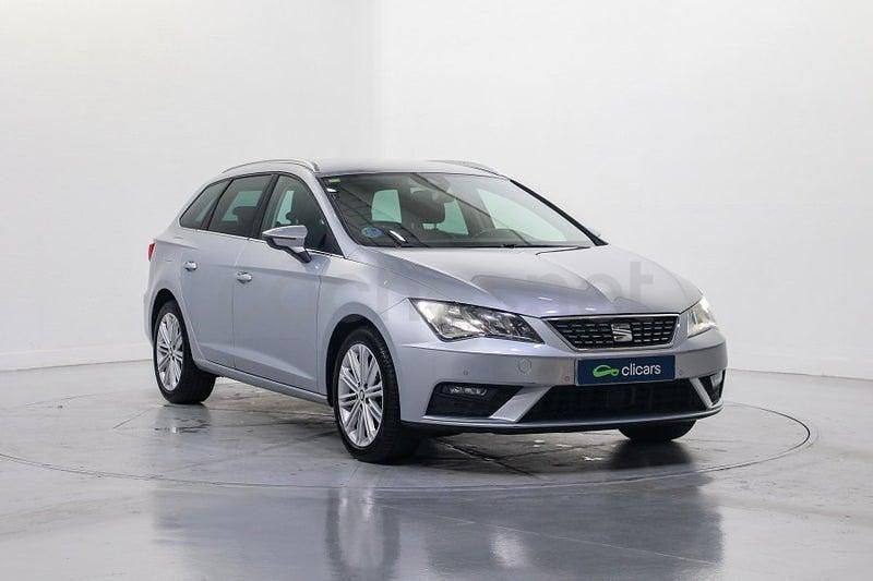 Usado Seat Leon XCELLENCE 130 CV (95 kW) 2020 Gris / plata Familiar