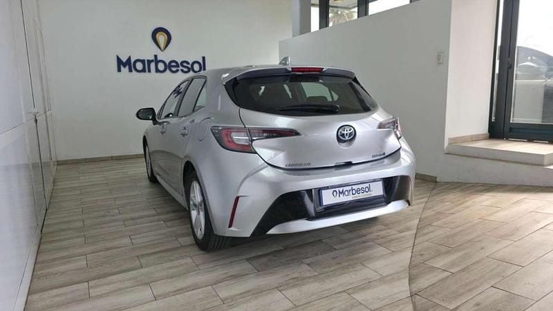 Usado Toyota Corolla Active 122 CV (89 kW) 2022 Plateado Utilitario