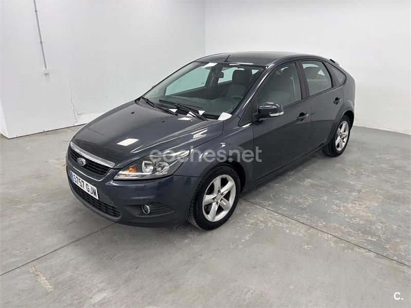 Usado Ford Focus Trend 115 CV (84 kW) 2009 Gris / plata Berlina