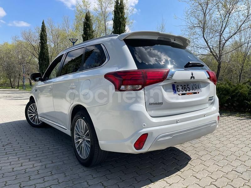 Usado Mitsubishi Outlander P-HEV 224 CV (164 kW) 2018 Blanco SUV