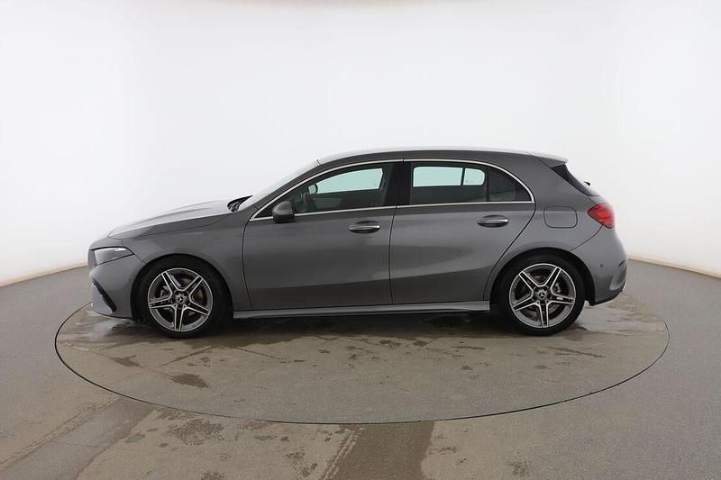 Usado Mercedes A200 AMG line 150 CV (110 kW) 2025 Gris Utilitario