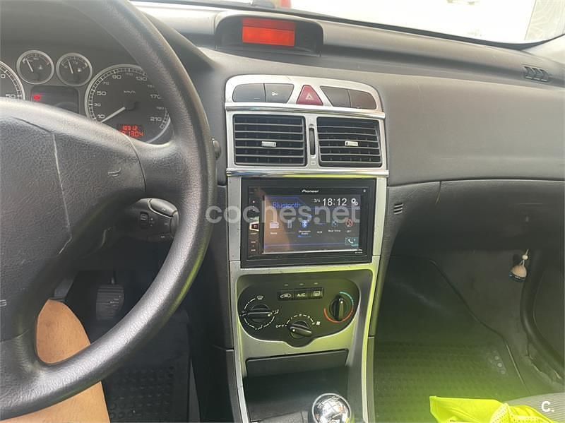 Usado Peugeot 307 90 CV (66 kW) 2003 Blanco Familiar
