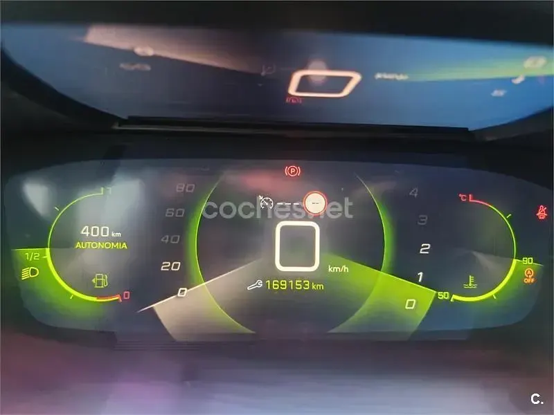 Usado Peugeot 2008 Allure 100 CV (73 kW) 2020 Rojo SUV