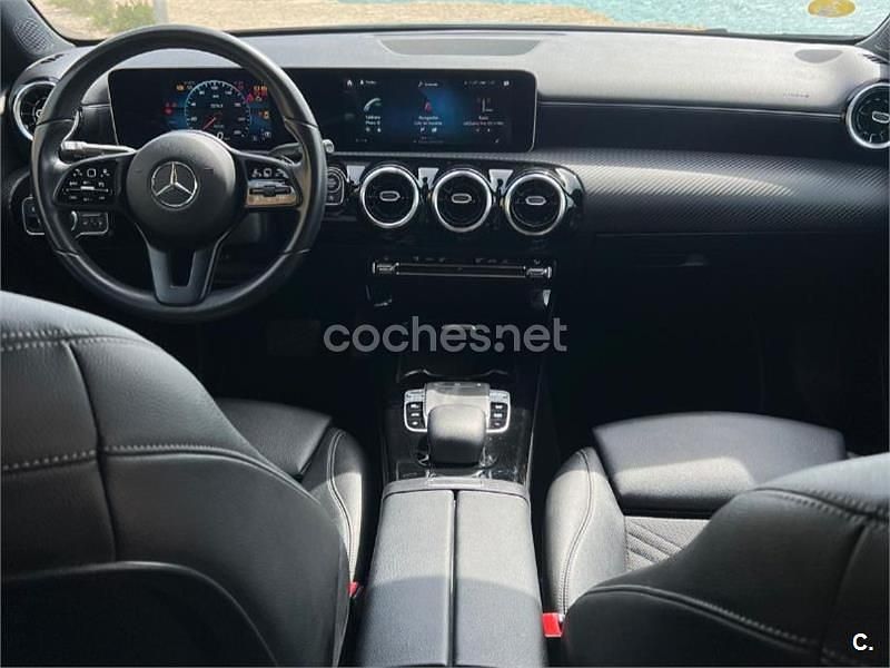 Usado Mercedes A180 116 HP (85 kW) 2020 Cinzento Sedan
