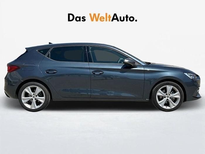 Usado Seat Leon FR 110 CV (80 kW) 2022 Gris / plata Berlina