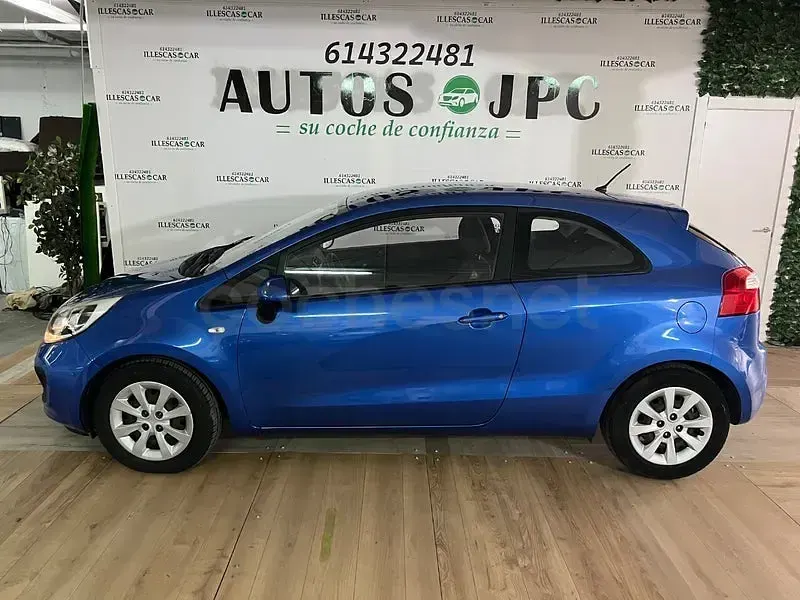 Usado Kia Rio 85 CV (62 kW) 2013 Azul Berlina