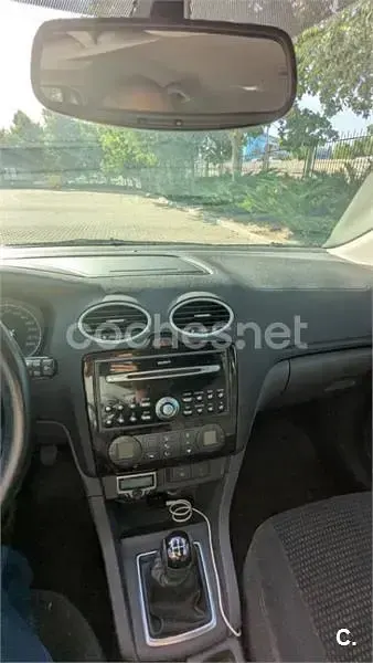 Usado Ford Focus Ghia 109 CV (80 kW) 2005 Azul Berlina