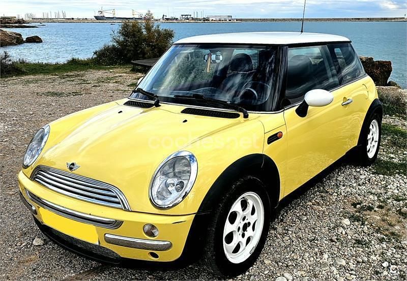 Usado Mini Cooper 115 CV (84 kW) 2002 Amarillo Utilitario