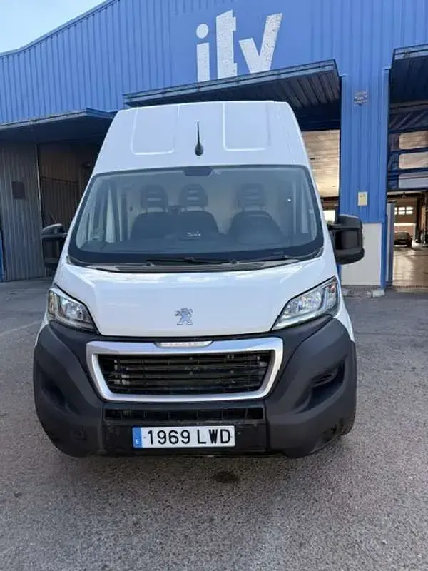 Usado Peugeot Boxer S 140 CV (102 kW) 2022 Blanco Van