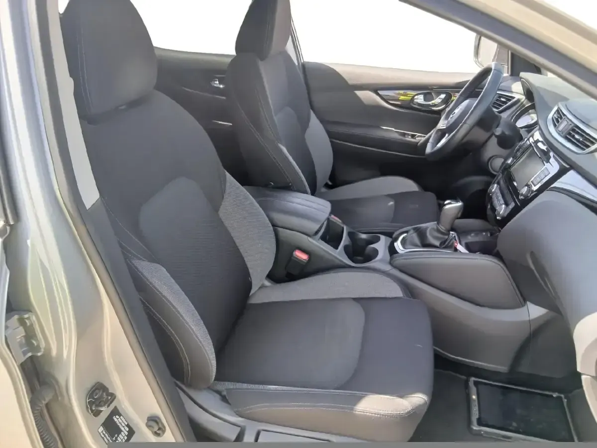 Usado Nissan Qashqai N-Connecta 160 CV (117 kW) 2021 Gris/plata SUV