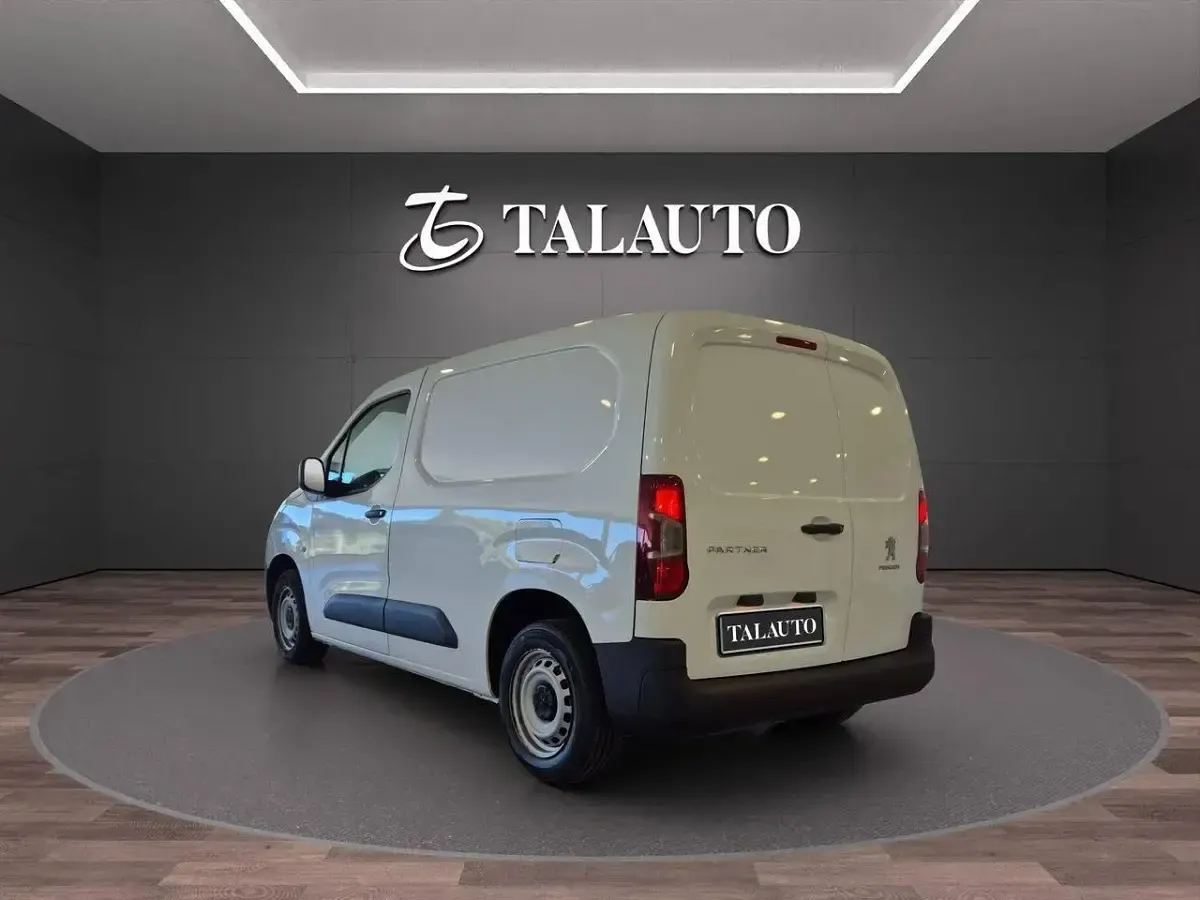 Usado Peugeot Partner 98 CV (72 kW) 2019 Blanco Monovolumen