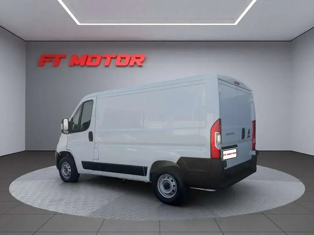 Usado Fiat Ducato 120 CV (88 kW) 2022 Blanco Van
