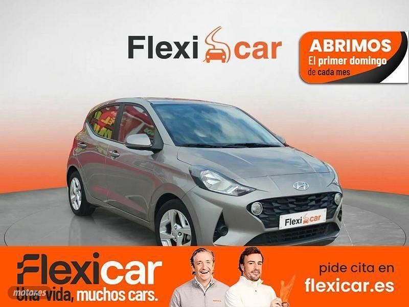 Usado Hyundai i10 67 CV (49 kW) 2022 Gris Utilitario