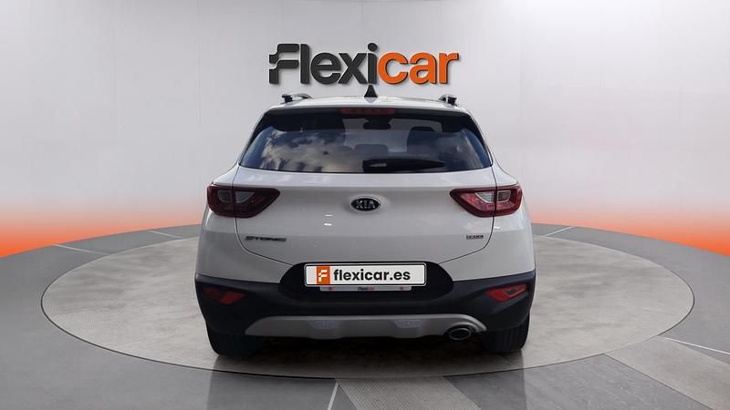 Usado Kia Stonic 101 CV (74 kW) 2019 Blanco SUV