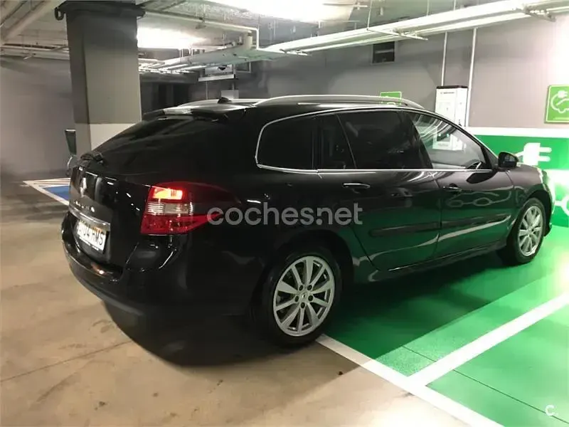 Usado Renault Laguna III Dynamique 110 CV (80 kW) 2013 Negro Familiar