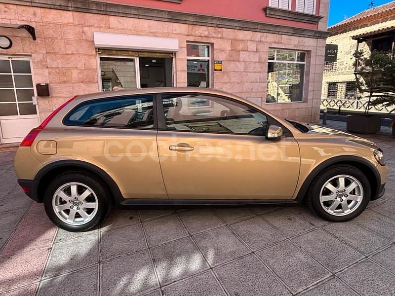 Beige Usado 2007 Volvo C30 Momentum Utilitario | 7900 € (Un poco caro) - Imagen 1/4
