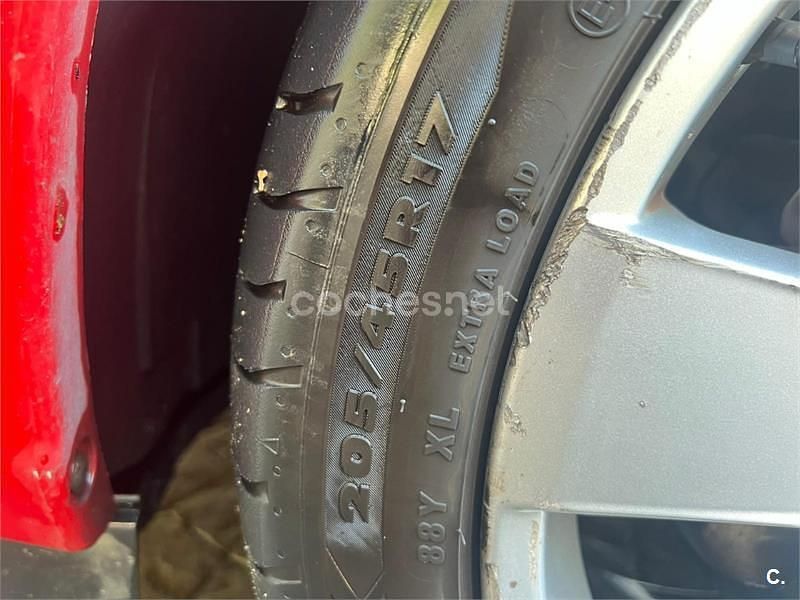 Usado Ford Focus Trend 115 CV (84 kW) 2004 Rojo Berlina