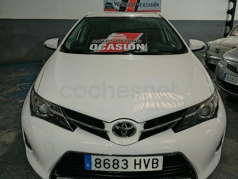 Usado Toyota Auris Active 132 CV (97 kW) 2014 Blanco Berlina