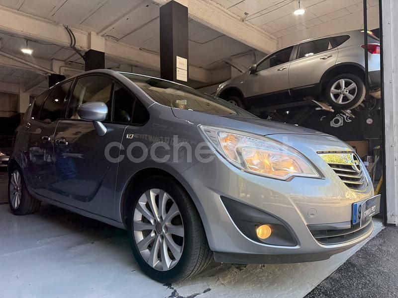 Usado Opel Meriva Cosmo 90 CV (66 kW) 2010 Gris / plata Monovolumen