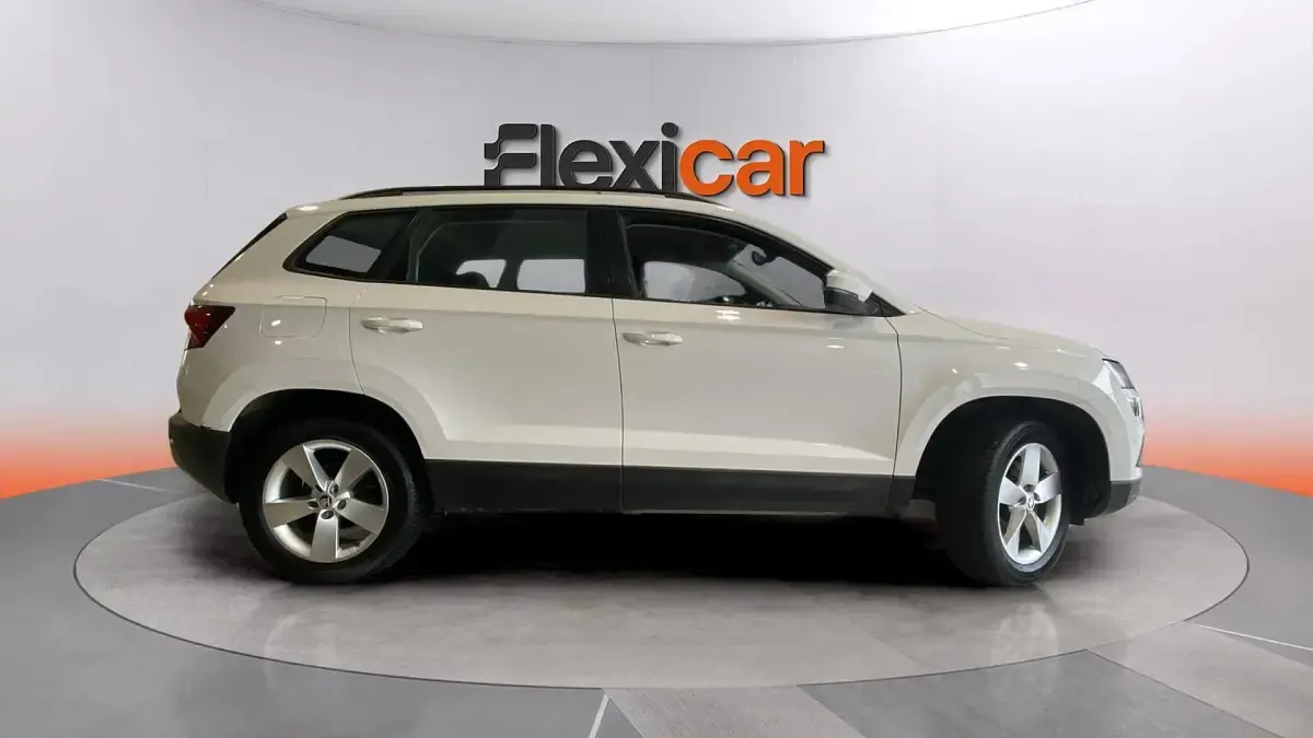 Usado Skoda Karoq Style 150 CV (110 kW) 2020 Blanco SUV