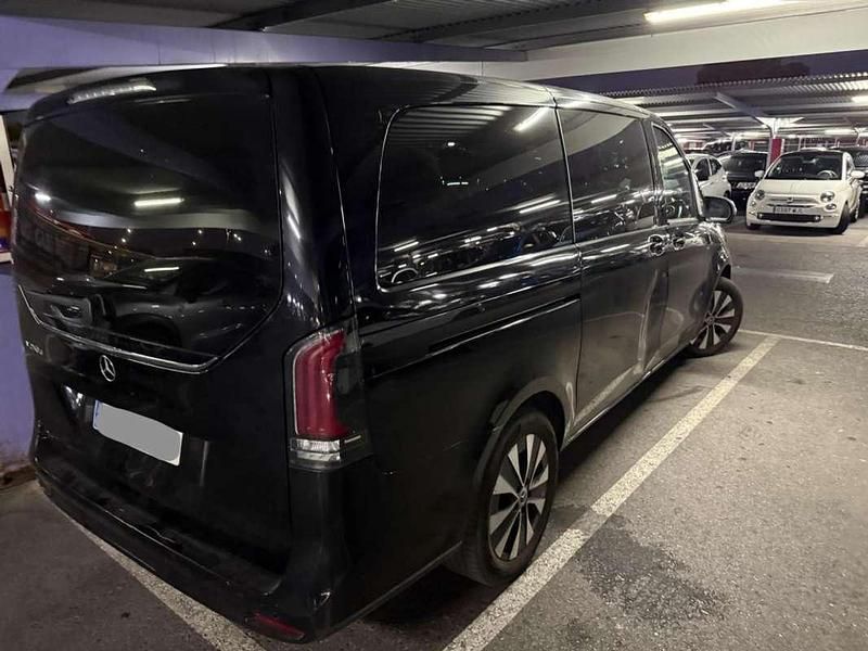 Usado Mercedes V250 Style 190 CV (139 kW) 2024 Negro Monovolumen