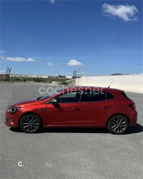 Usado Renault Mégane GT Line GT-Line 130 CV (95 kW) 2017 Rojo Berlina