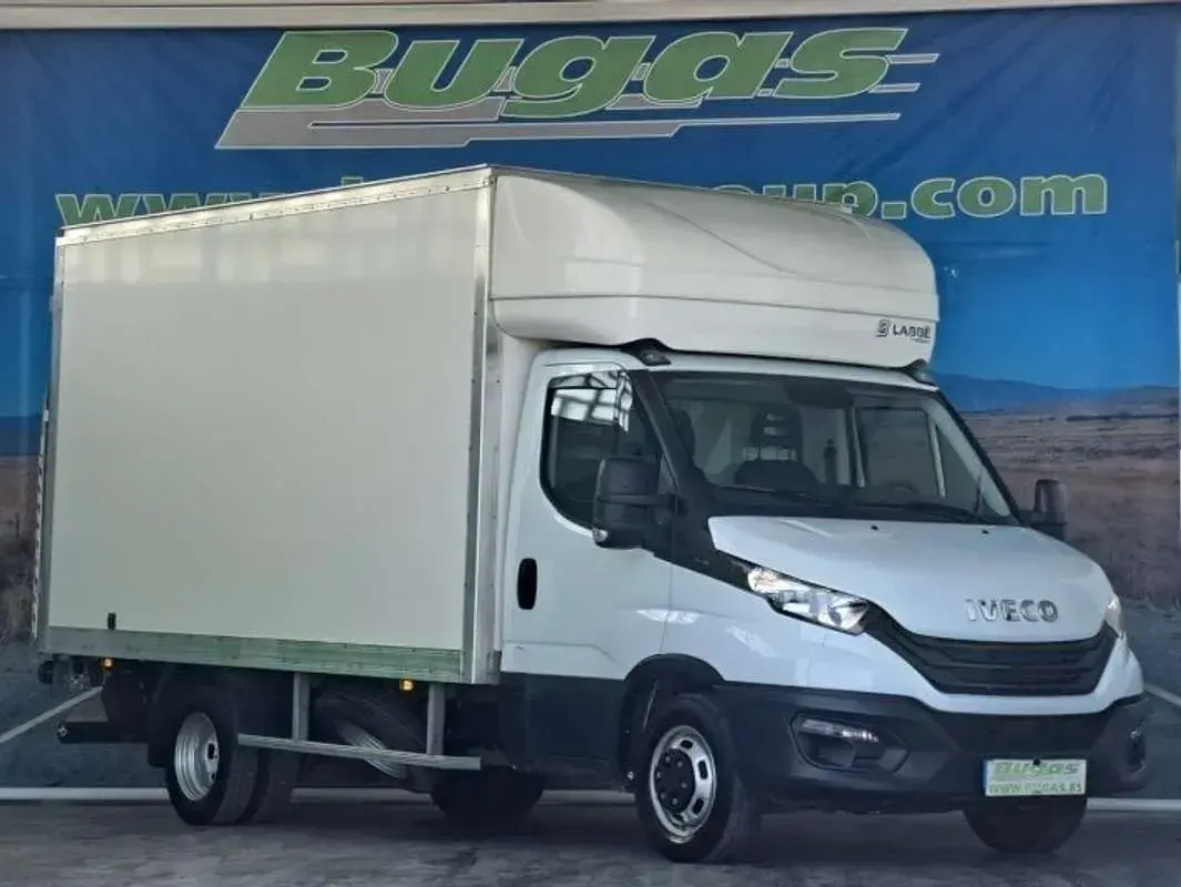 Usado Iveco Daily 160 CV (117 kW) 2023 Blanco Van
