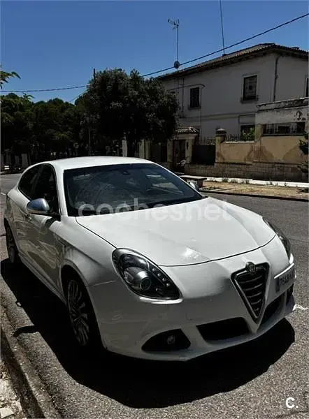 Usado Alfa Romeo Giulietta Distinctive 140 CV (102 kW) 2013 Blanco Utilitario