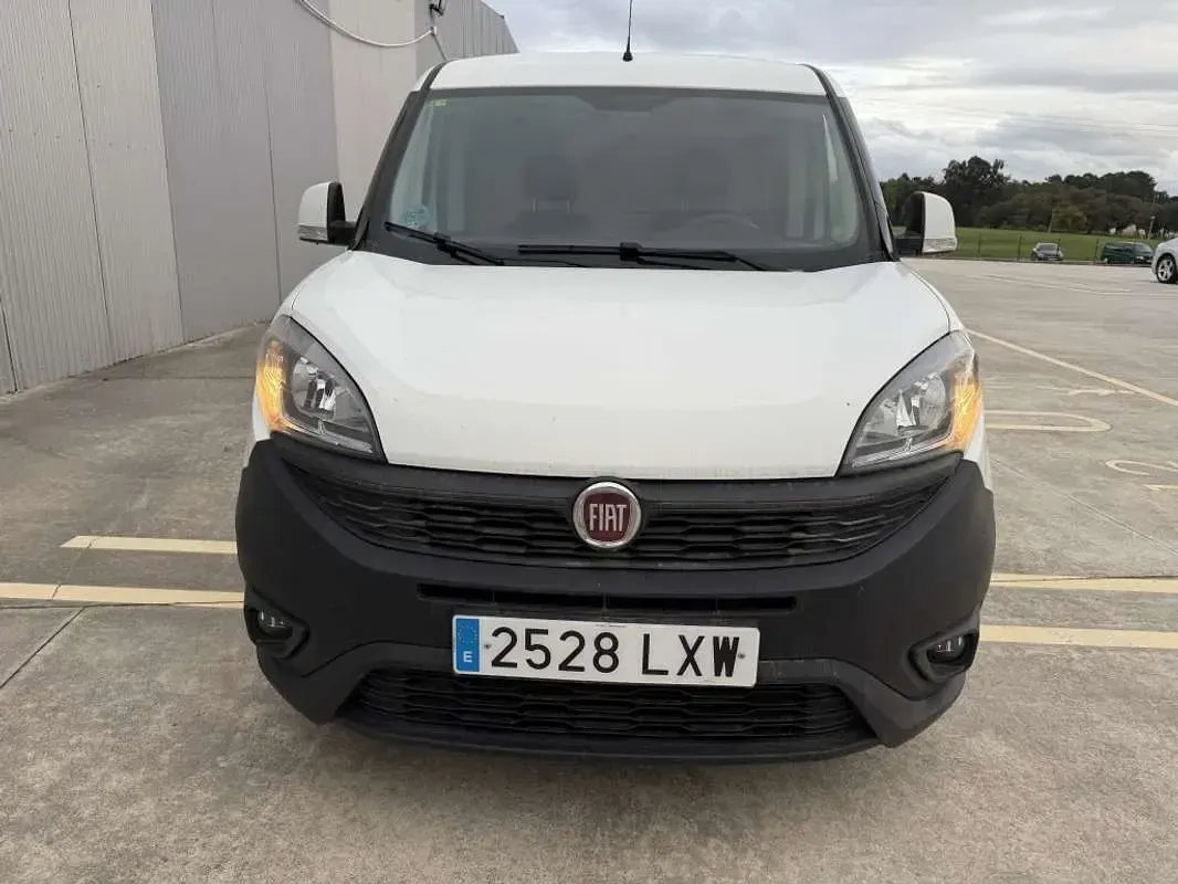 Usado Fiat Doblò 95 CV (69 kW) 2022 Blanco Monovolumen