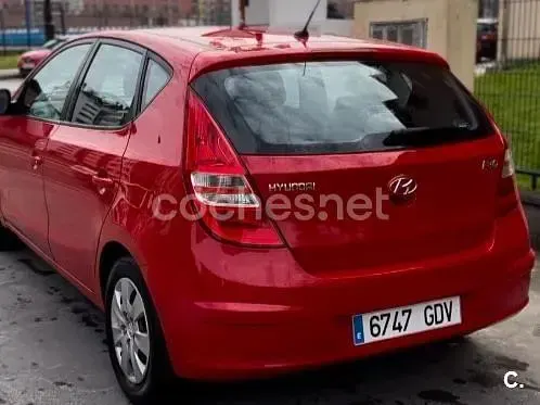 Usado Hyundai i30 Classic 109 CV (80 kW) 2008 Rojo Berlina