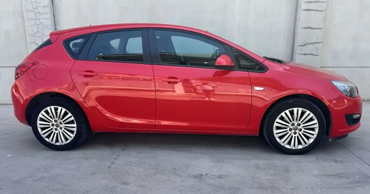 Usado Opel Astra Excellence 140 CV (102 kW) 2015 Utilitario