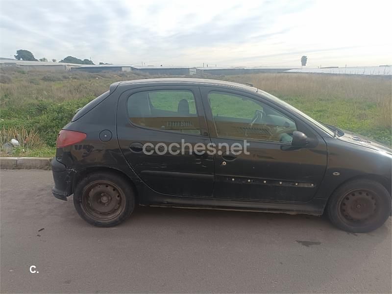 Negro Usado 2006 Peugeot 206 Berlina | 500 € (Buen precio) - Imagen 1/4