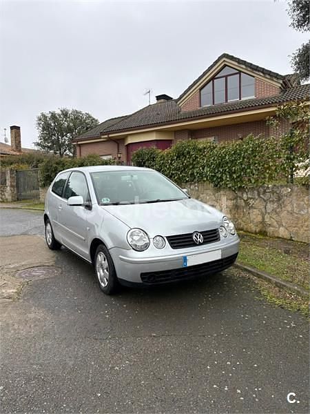 Usado VW Polo Advance 75 CV (55 kW) 2005 Gris / plata Utilitario