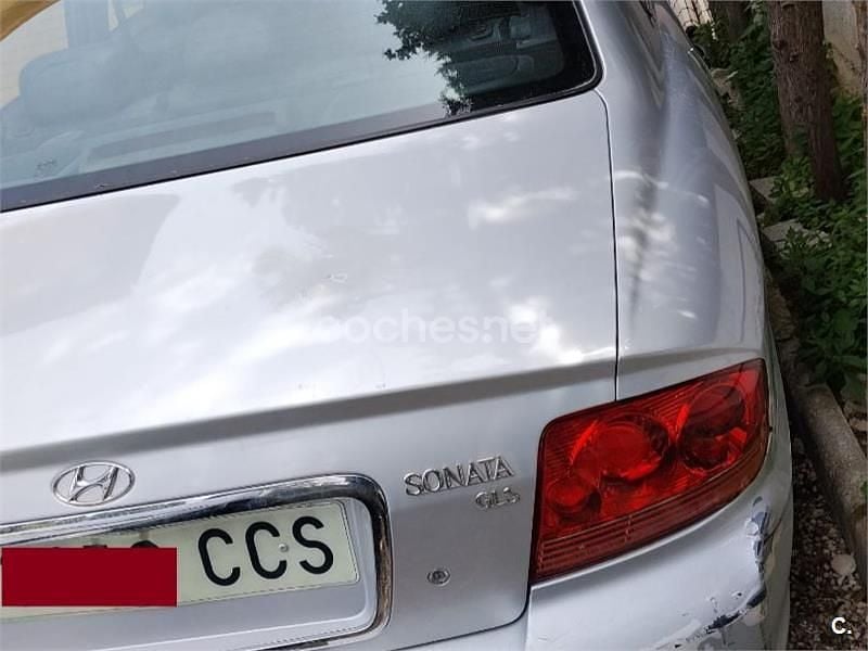 Usado Hyundai Sonata GLS 131 CV (96 kW) 2002 Gris / plata Berlina