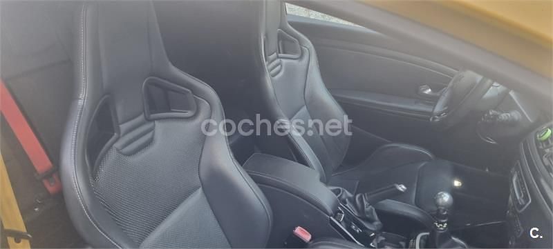 Usado Renault Mégane 250 CV (183 kW) 2011 Amarillo Berlina