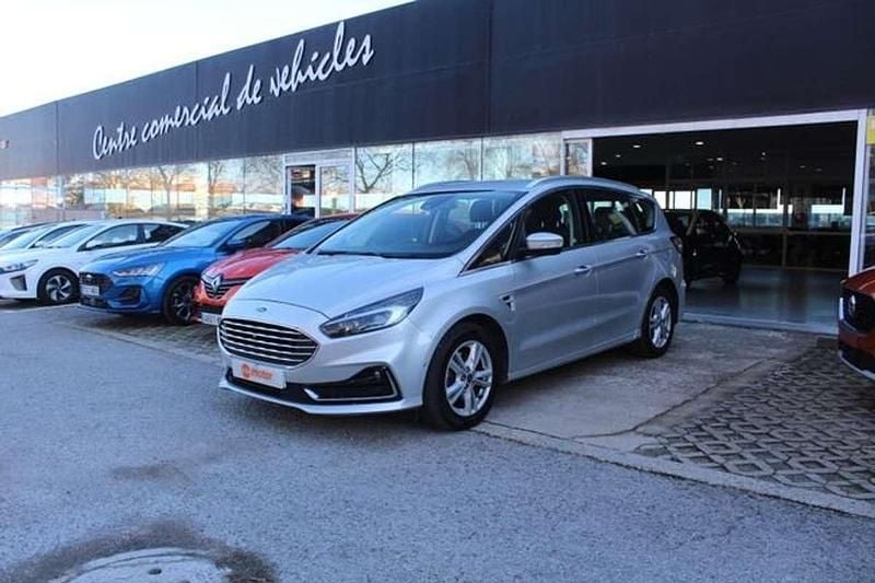 Usado Ford S-MAX Titanium 190 CV (139 kW) 2023 Plateado Monovolumen