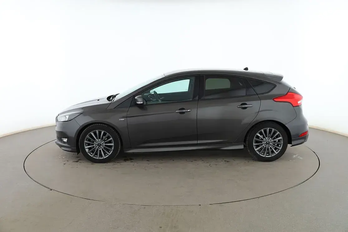 Usado Ford Focus ST-Line 125 CV (91 kW) 2018 Gris Berlina