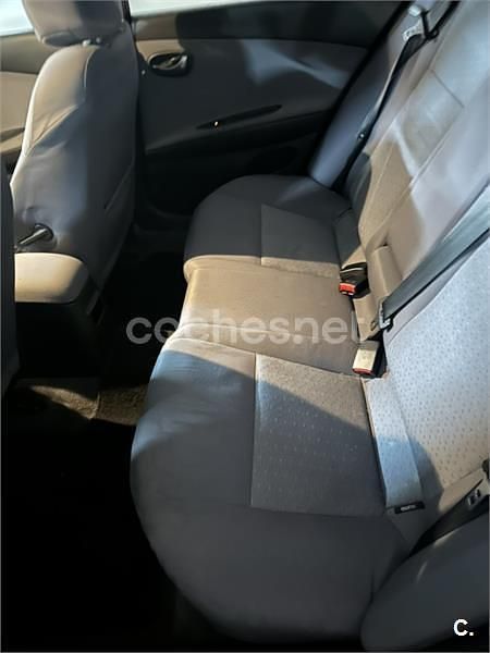 Usado Nissan Primera Acenta 109 CV (80 kW) 2003 Gris / plata Berlina