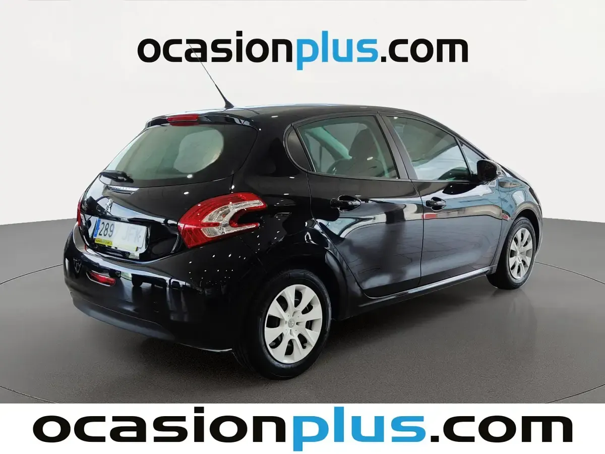 Usado Peugeot 208 68 CV (50 kW) 2015 Negro Utilitario