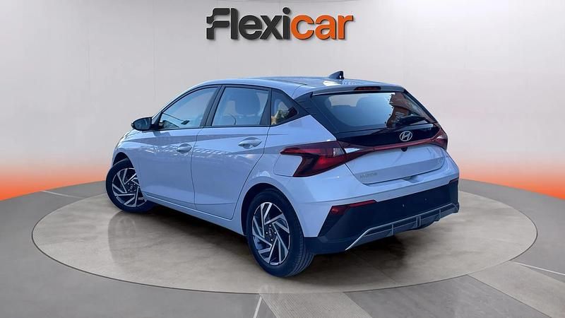 Usado Hyundai i20 84 CV (61 kW) 2024 Gris Utilitario
