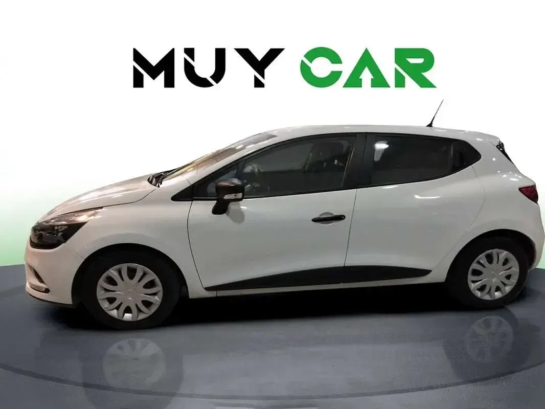 Usado Renault Clio Zen 90 CV (66 kW) 2018 Blanco Familiar
