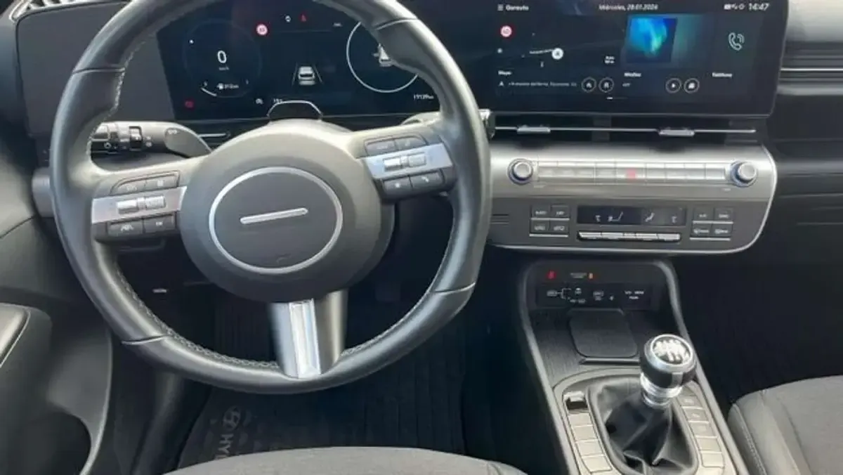 Używany Hyundai Kona Blackline 120 KM (88 kW) 2024 Niebieski SUV