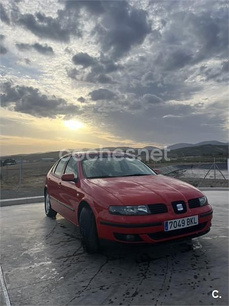 Rojo Usado 2003 Seat Leon Sport Berlina | 2700 € (Precio justo) - Imagen 1/4
