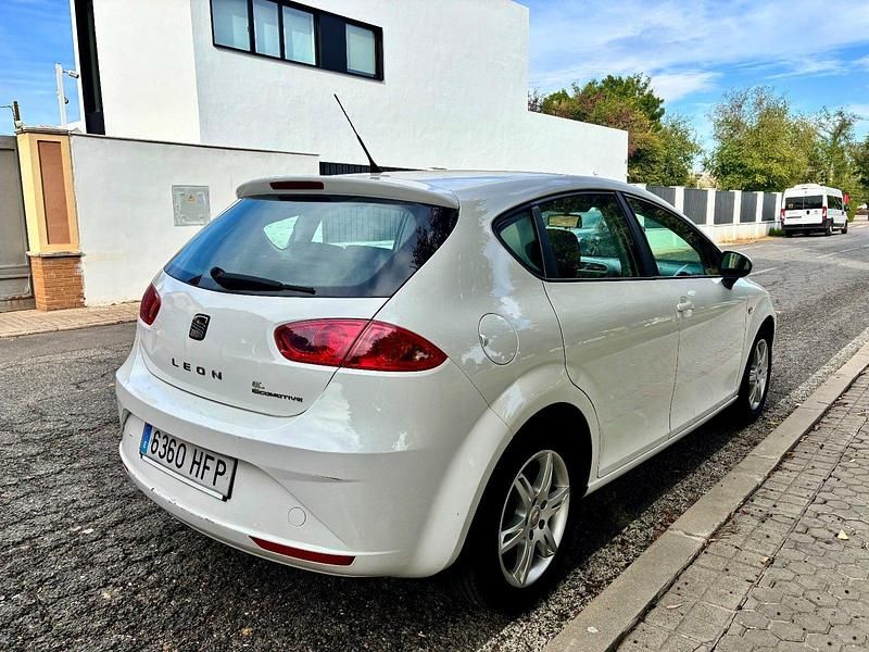 Usado Seat Leon Reference 105 CV (77 kW) 2011 Blanco Utilitario