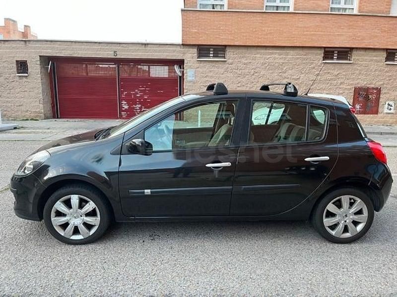 Usado Renault Clio II Privilege 111 CV (81 kW) 2006 Negro Berlina