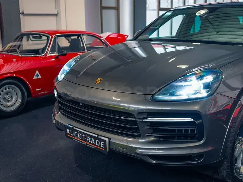 Usado Porsche Cayenne 440 CV (323 kW) 2019 Gris / plata SUV