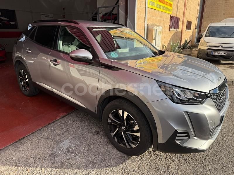 Usado Peugeot 2008 Allure 130 CV (95 kW) 2021 Gris / plata SUV