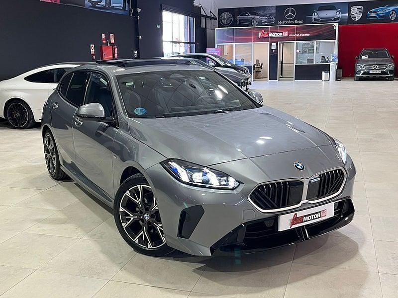 Usado BMW 120 Comfort Edition 163 CV (119 kW) 2025 Gris / plata Utilitario