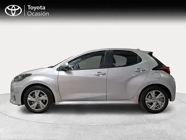 Usado Toyota Yaris Active 116 CV (85 kW) 2025 Gris / plata Utilitario