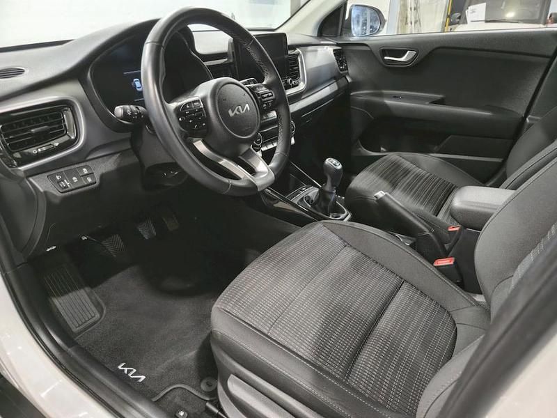 Usado Kia Stonic 101 CV (74 kW) 2025 Blanco SUV